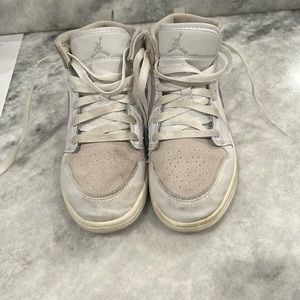 Air Jordan 1 mid SE Craft youth size 3. Worn